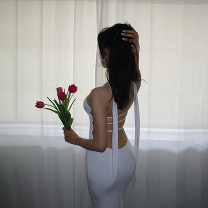 Robe longue dos nu élégante à silhouette sculptée