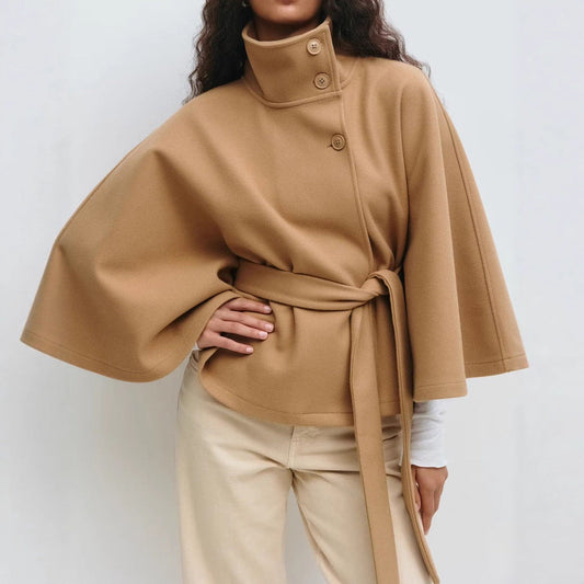 Manteau court à col montant avec ceinture